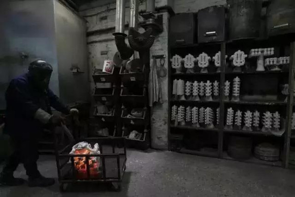 你真以为劳斯莱斯车标是水晶做的？看完后我震惊了