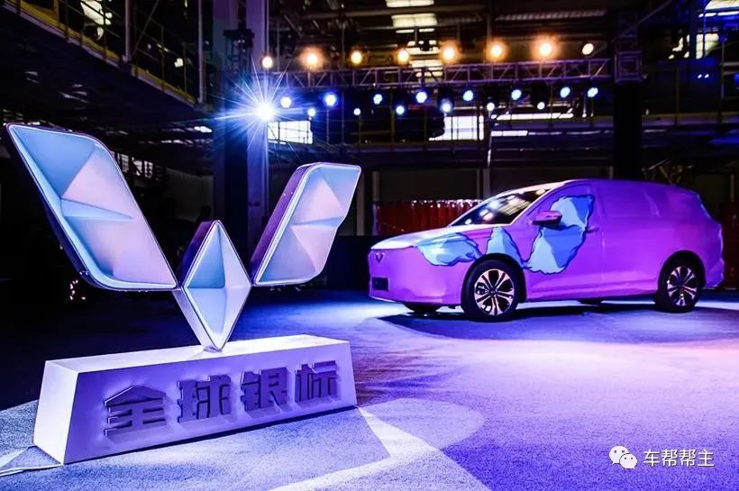 五菱汽车LOGO“换色”了，全球银标正式亮相！首款新车五菱Victory下线