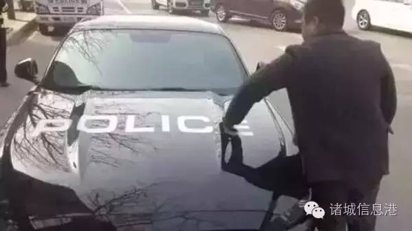 厉害了！汽车标志新玩法，柳市街头偶遇马自达变身“猫头鹰 ”
