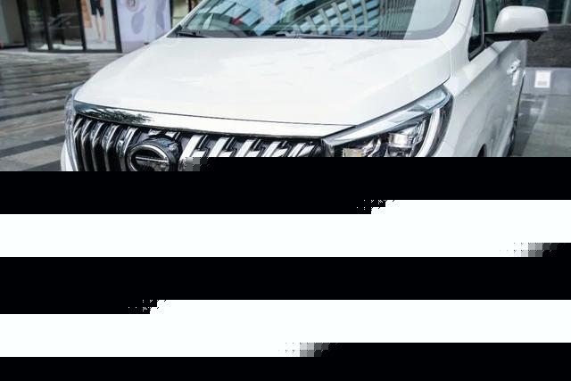 要不是那个Logo，这台车的气场可赶得上那百万豪车了
