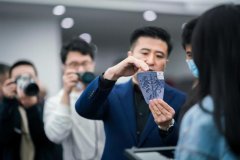 发布两款新Logo，荣威战略转型