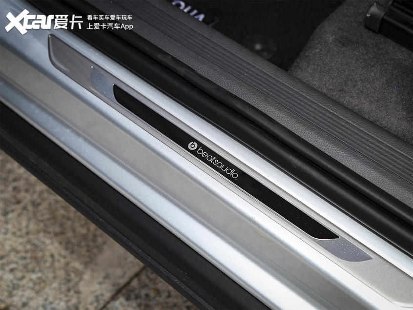 大众新logo？车尾带字母？这辆小型SUV不一般