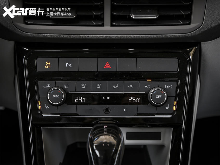 大众新logo？车尾带字母？这辆小型SUV不一般