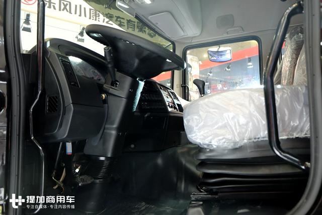 东风新推出的卡车品牌，LOGO很怪异，大家看看这内饰还行吗？