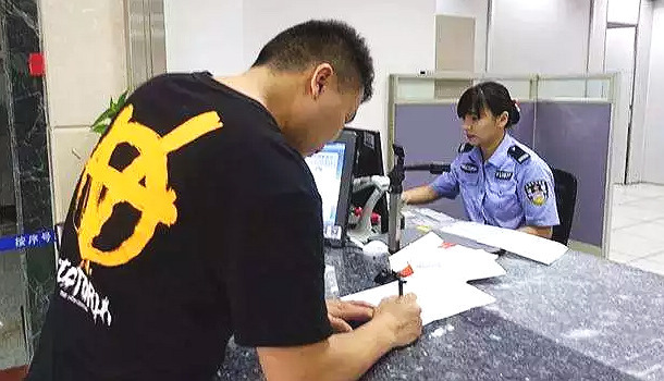 这些汽车标志将被取消，不用再贴在车窗上，车主们：松一口气！