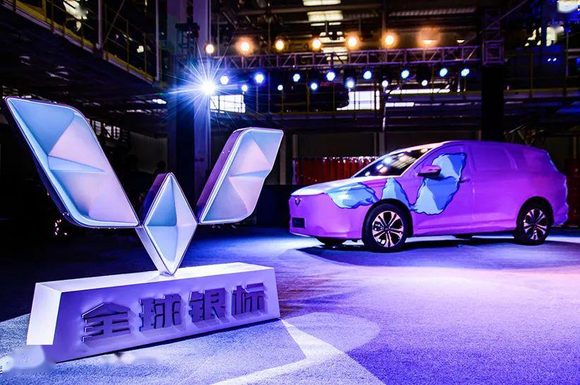 号外！你们家的神车五菱LOGO换标了！