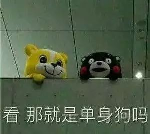 要你标志，不要你汉字！抠掉车标这事为何流行？