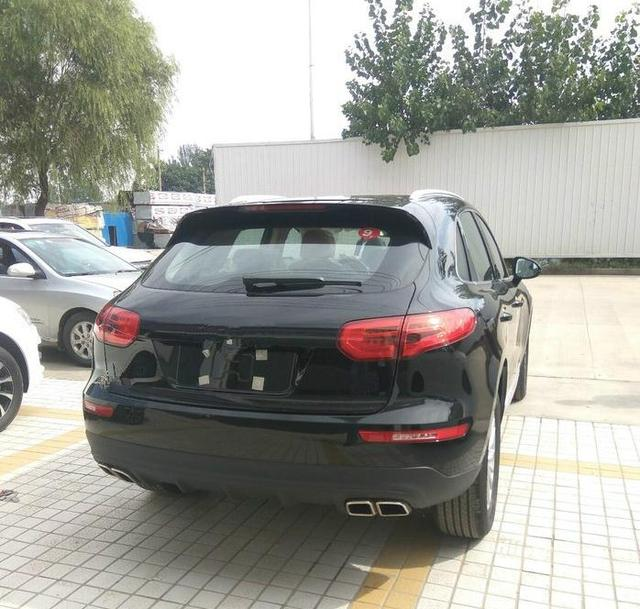 改众泰SR9车标，遭交警勒令恢复！4S店保时泰Z标