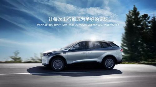 小姐姐为何放弃了宝马，决定等这辆车标酷似蜘蛛的电动SUV