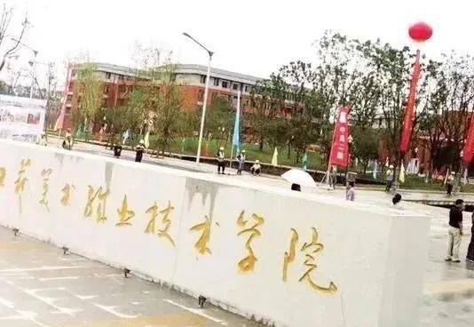 比亚迪发布“篆书”车标，这是汉字？