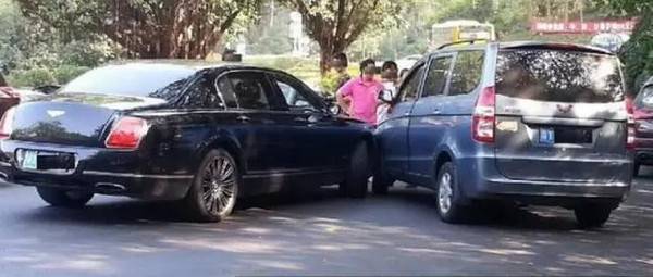 因为手痒一不小心搜索了某宝的车标销售，结果发现……