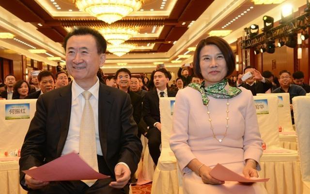 董明珠造车成功了，充电仅15分钟，车标比奥迪多出一个环