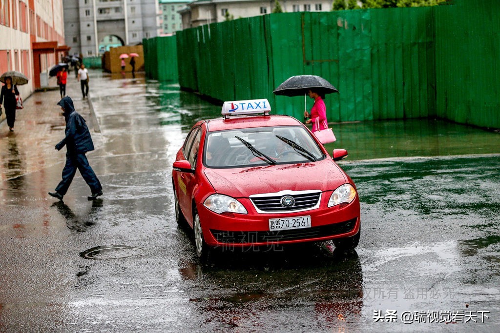 朝鲜数款“和平”牌小汽车，大都有中国汽车影子，车标独特寓意深