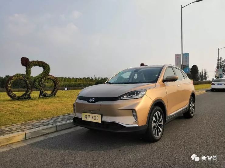 威马EX5上路实测：车标、智能旋转屏等具有辨识度，但部分配置尚存提升空间